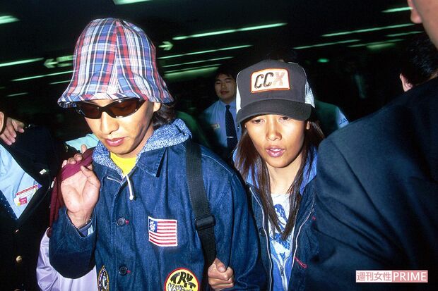 種子島旅行から帰宅する、木村拓哉と工藤静香