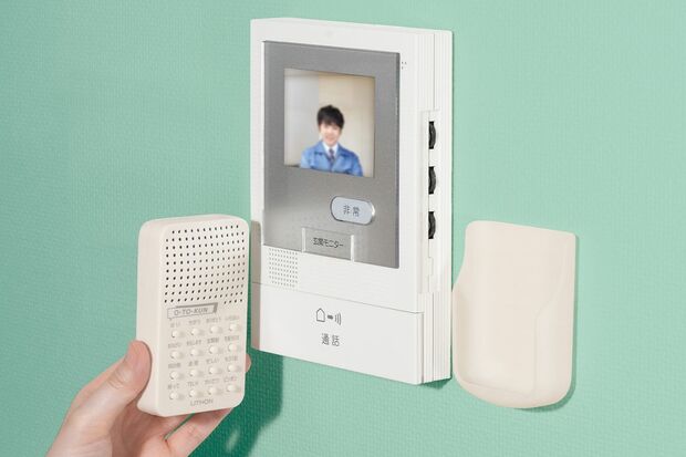 本体のサイズは幅60×厚さ25×高さ100mm、重さは電池を含み70gとコンパクト。電池式。価格は2200円（税込み）