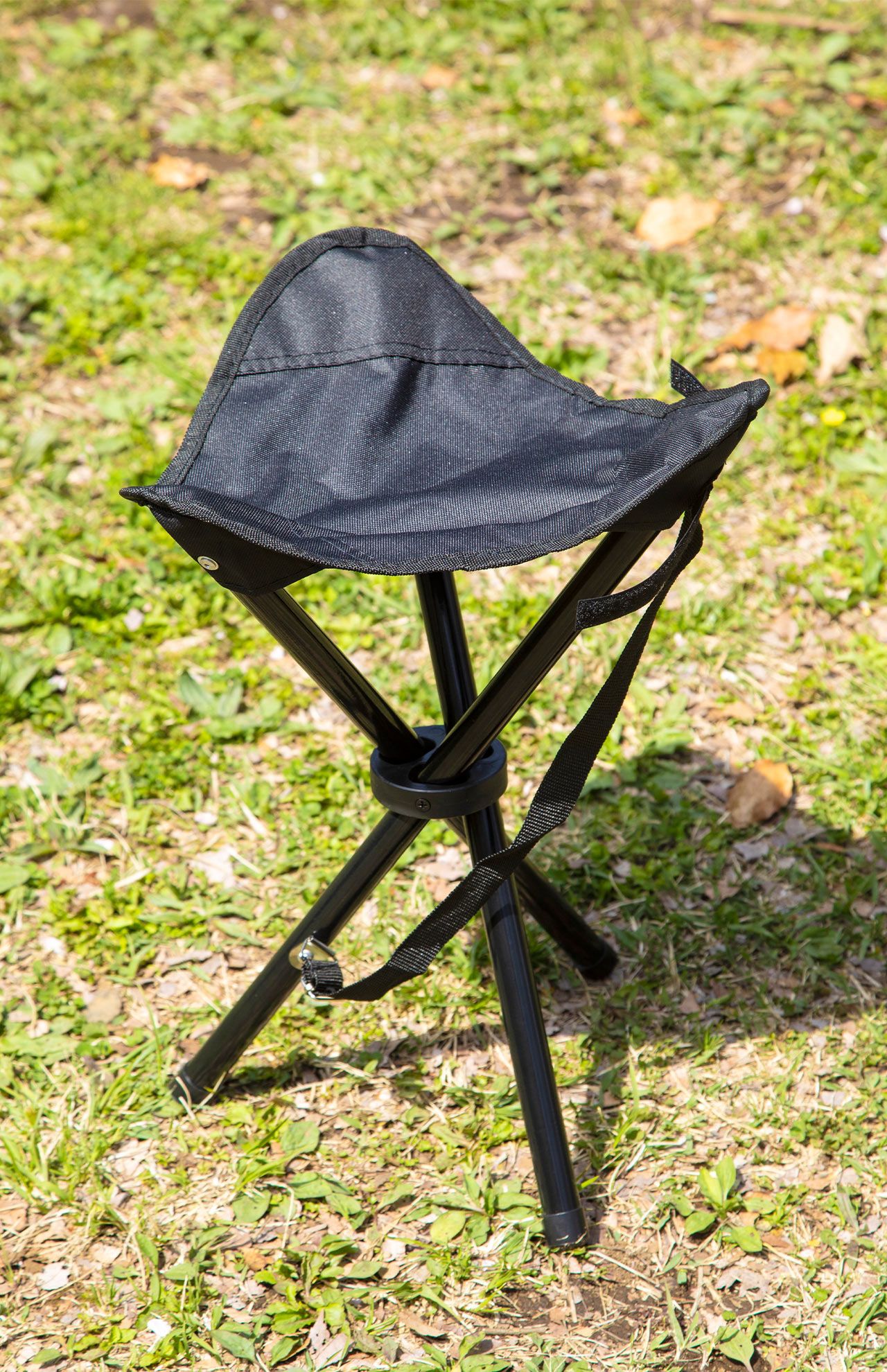 ダイソー 3ポールチェア（330円） しっかりと安定して座り心地もバツグン、コスパ最強のアイテム