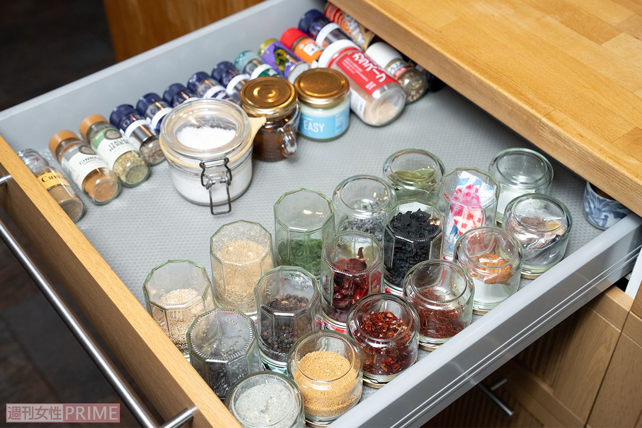 スパイスは空き瓶に入れ逆さにするとわかりやすい　撮影／伊藤和幸