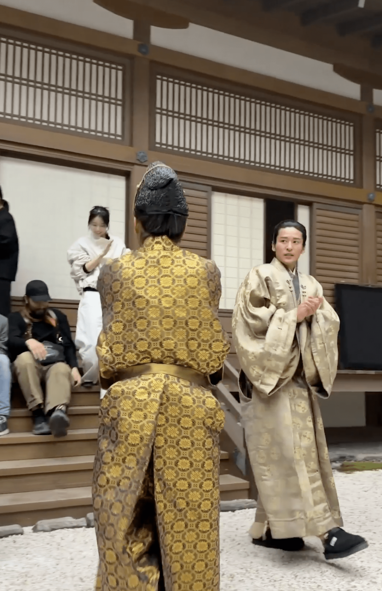 『SHOGUN 将軍』シーズン2のクランクアップを祝う特別映像（ディズニープラス公式Xより）