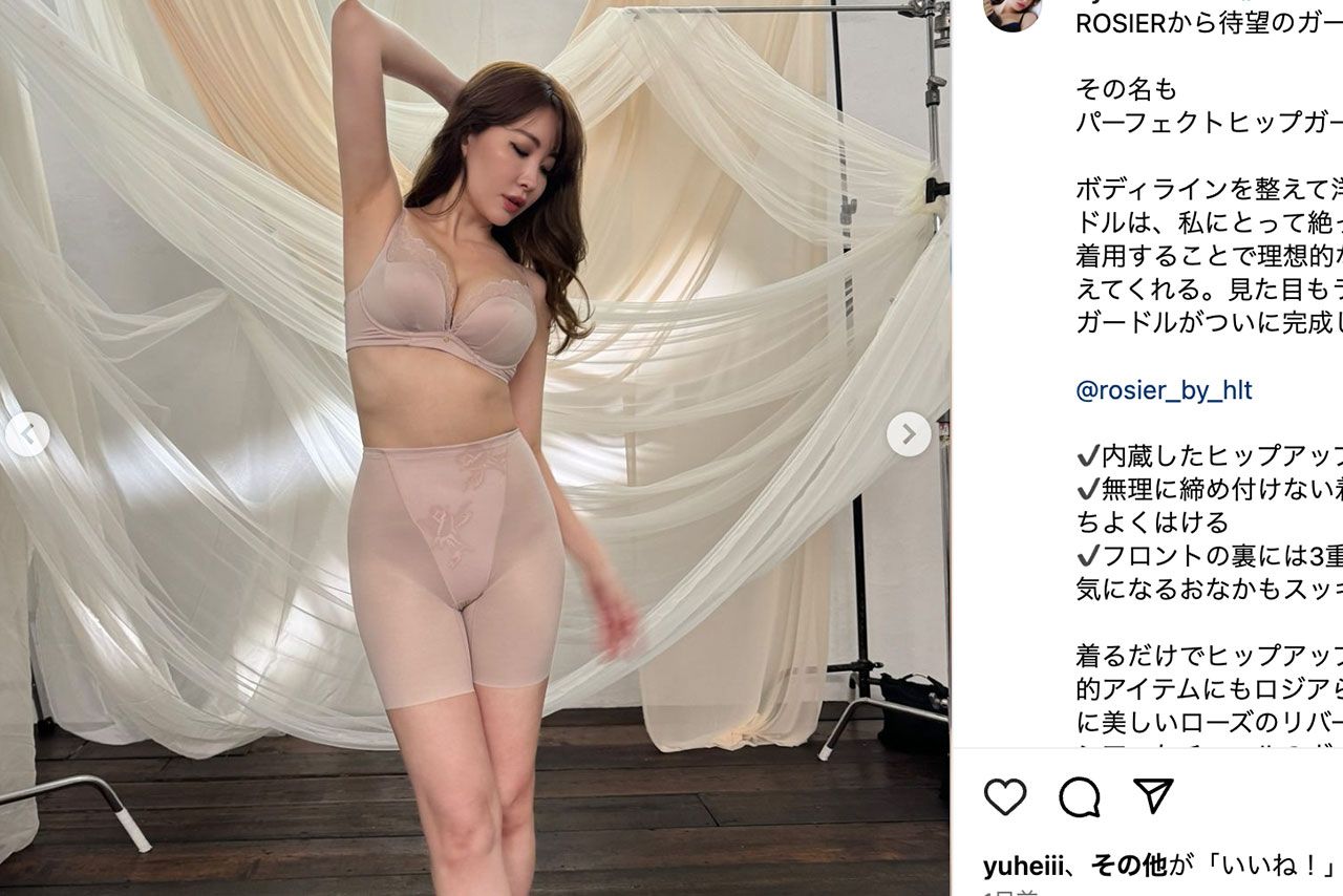 プロディースする下着ブランドの新商品を紹介する小嶋陽菜（本人のインスタグラムより）
