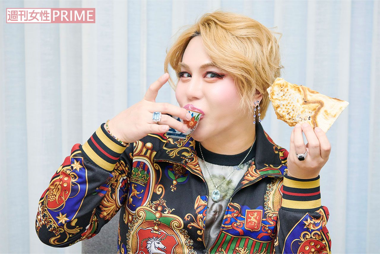 前回の取材ではケーキ3つ完食。今回は「ダイエット中だけどね♪」と言いつつ笑顔で完食！