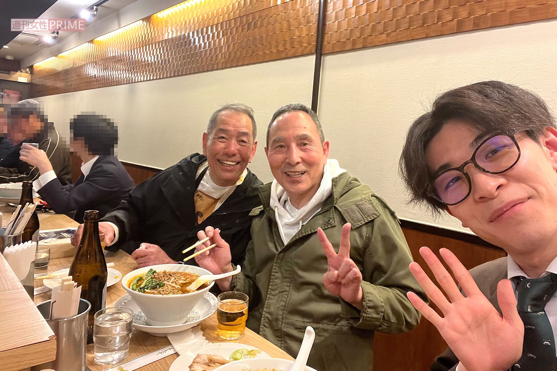 今年の『THESECOND』の予選（ノックアウトステージ32→16）で、モグライダーに勝利した夜。ふたりの孫と同年代の、20代のマネージャーとともに仲良くラーメン屋で祝杯