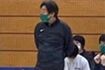 試合を見守る石井容疑者(学校HPより)