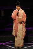 '11年の紅白出場時には桜色の着物で『春よ、来い』を歌った