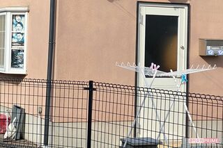 最後はこの勝手口のガラスを割って室内に入った