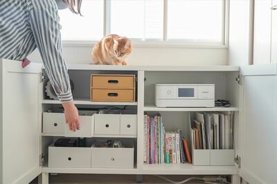 分類したものを、収めていく。収納アイテムのサイズ計測や商品選びがうまくいっていれば、気持ちよくフィットして見た目もグッとレベルアップ。写真／フジモリタイシ、ヒラヤマタイジロー（『スキマをうめる収納ルール』より）