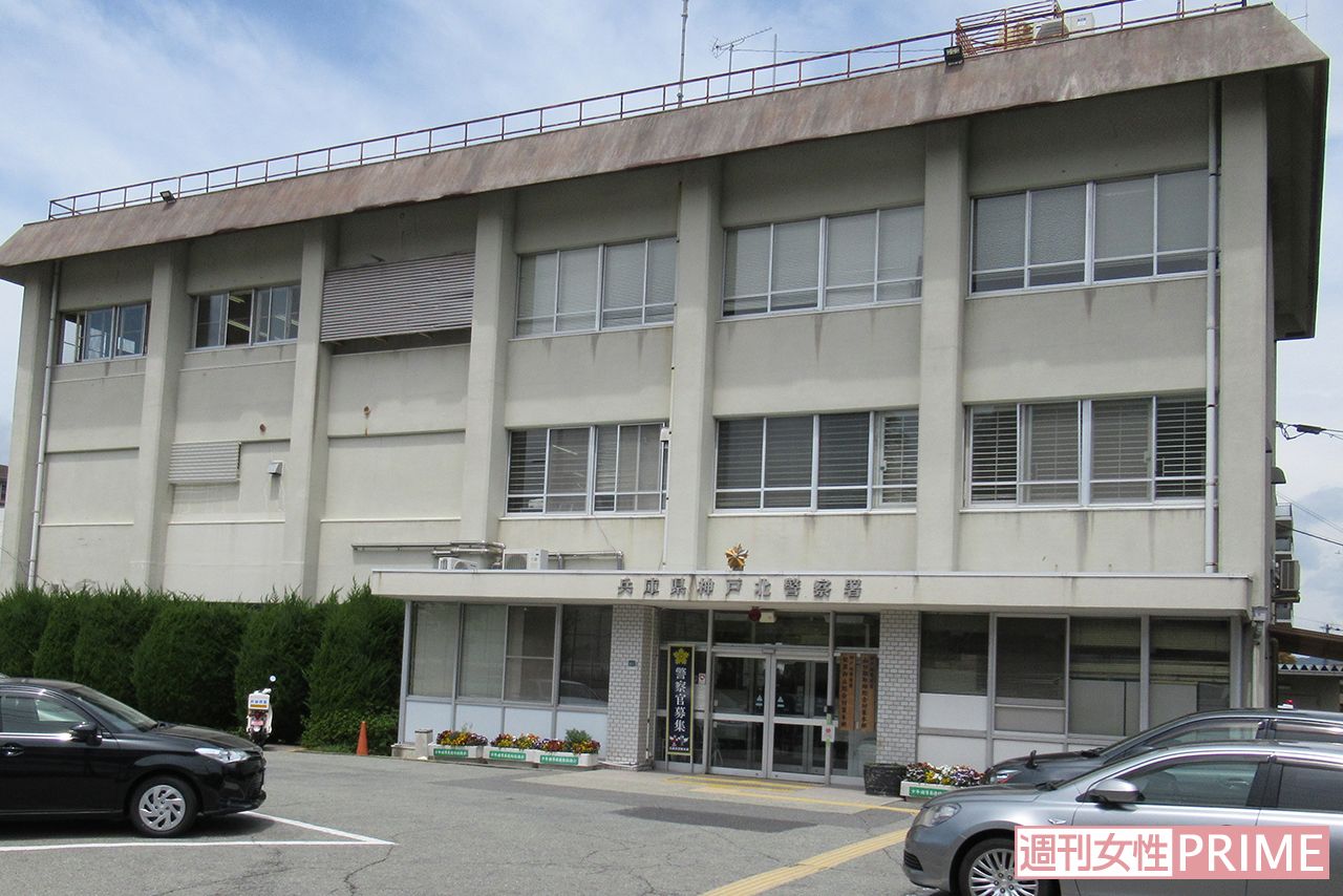 事件を捜査する神戸北署。近隣住民は容疑者の迷惑行為を以前から警察に相談していた