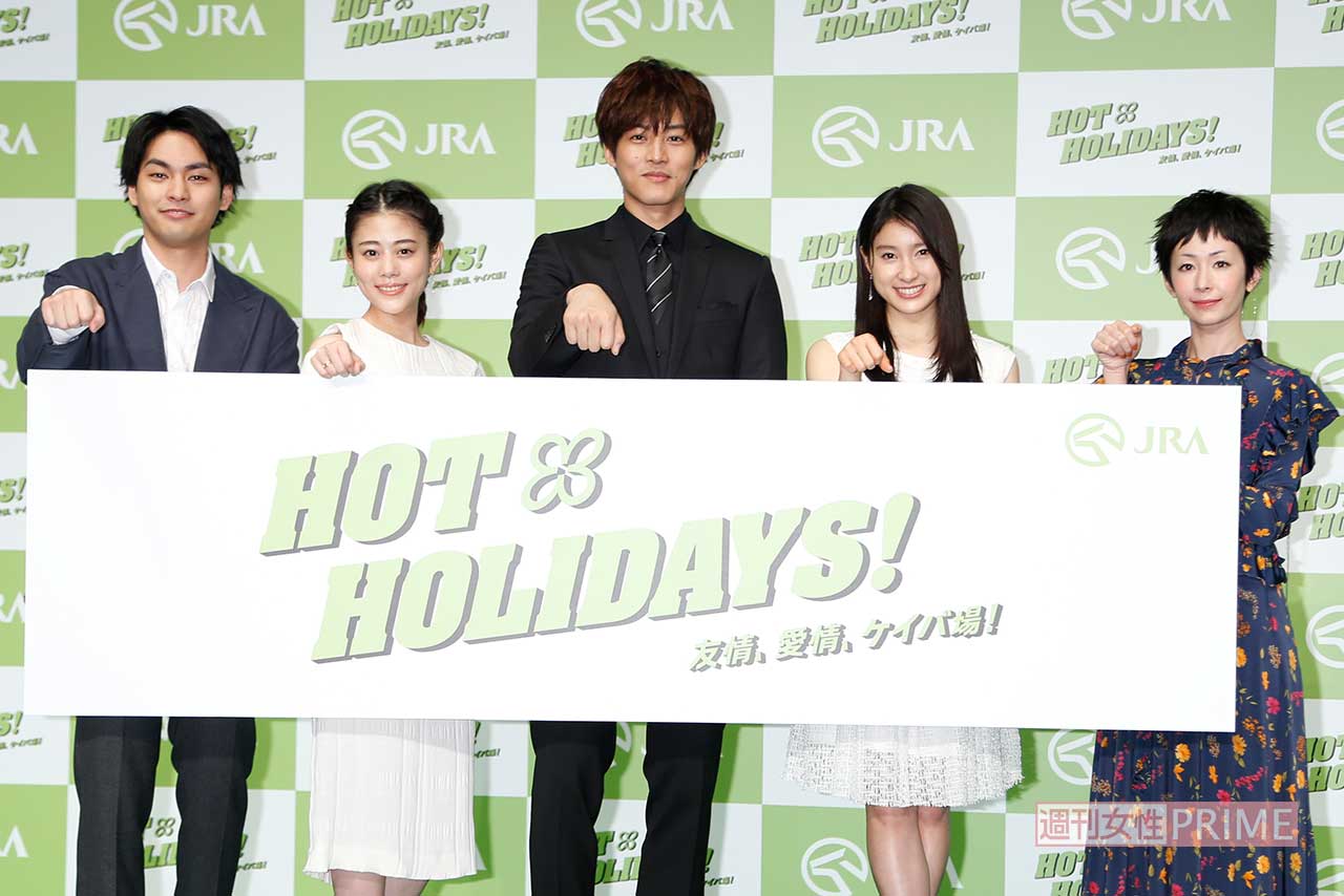 ’17年のＪＲＡのＣＭ発表会では、旬な芸能人がズラリ。左から柳楽優弥、高畑充希、松坂桃李、土屋太鳳、木村カエラ