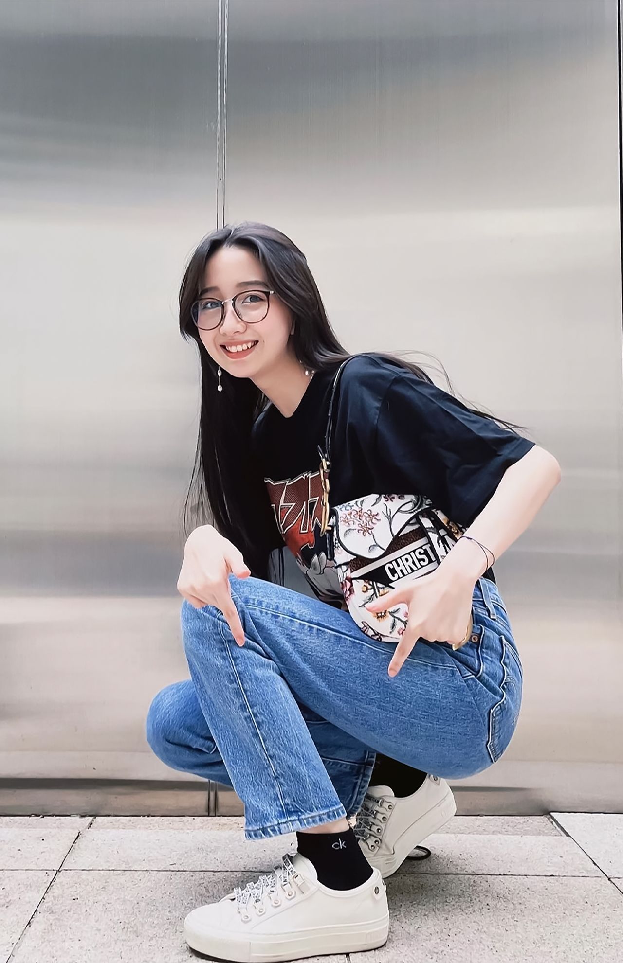 「インパクトのあるTシャツを合わせているので、デニム本来の価値がわかりやすいです」（高はしさん）　Cocomi公式インスタグラムより