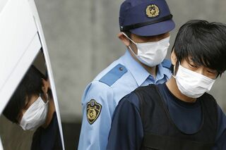 安倍晋三元首相銃撃事件で逮捕された山上徹也容疑者（写真／共同通信）