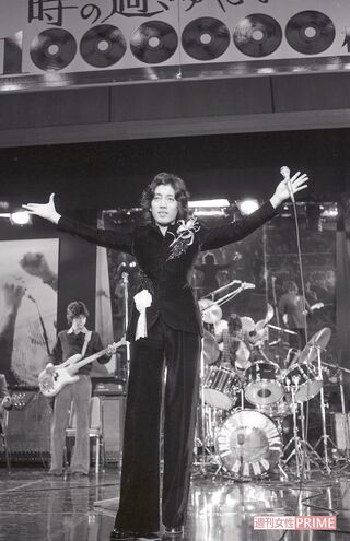 ドラマ『悪魔のようなあいつ』の主題歌『時の過ぎゆくままに』ヒットパーティー（'75年撮影）　写真／週刊女性写真班