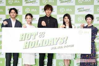 ’17年のＪＲＡのＣＭ発表会では、旬な芸能人がズラリ。左から柳楽優弥、高畑充希、松坂桃李、土屋太鳳、木村カエラ