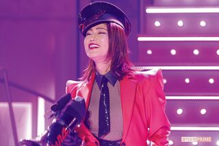 2月1日・2日、東京・中野サンプラザで4公演行った氷川きよし。『GlamorousButterfly』はマイクではなく、拡声器を使って　撮影／廣瀬靖士