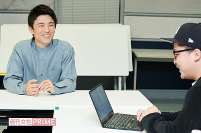 対談する中尾明慶と澤井直人