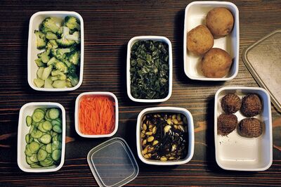 定期的に作り、冷蔵庫に常備している「料理のもと」。じゃがいもや里いもなどの野菜は圧力鍋で蒸したほうがおいしい　写真提供／長谷川潤（書籍『85歳現役、暮らしの中心は台所』より）