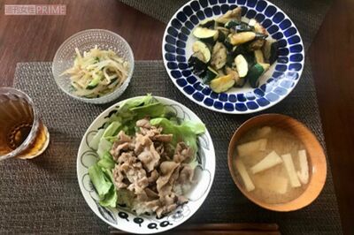 自炊がメインなので器はお気に入りの北欧食器に。簡単な料理やレトルトでも器次第でおいしく見えるもの