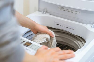 洗ったばかりなのにクサッ!生乾きの洗濯物から漂う「ゾンビ臭」を撃退、プロが教える“梅雨どき洗濯の裏ワ…