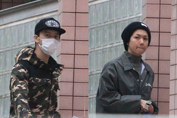 '16年4月に撮影した同棲しているふたりの様子。田口淳之介は小嶺麗奈の愛犬を散歩させていた