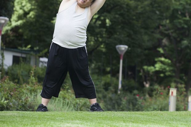 暑いからラフな格好で…という気持ちはわかりますが、ほどほどにとどめてほしいところですよね