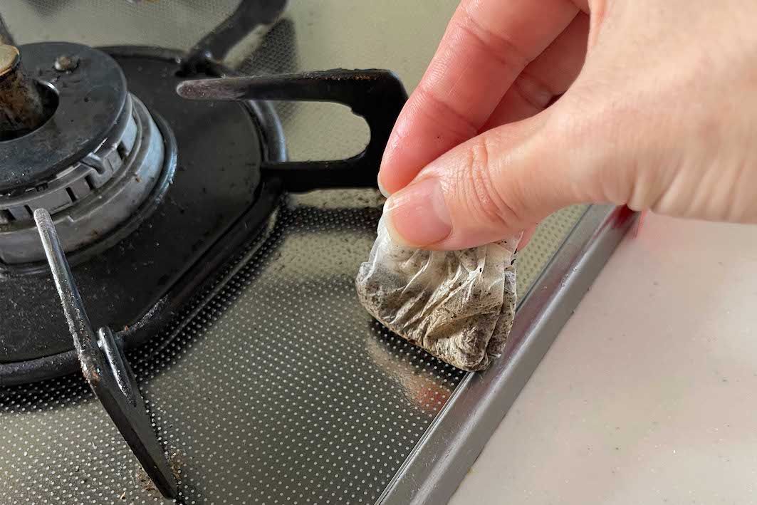 油汚れ＋においも紅茶の茶葉でスッキリ