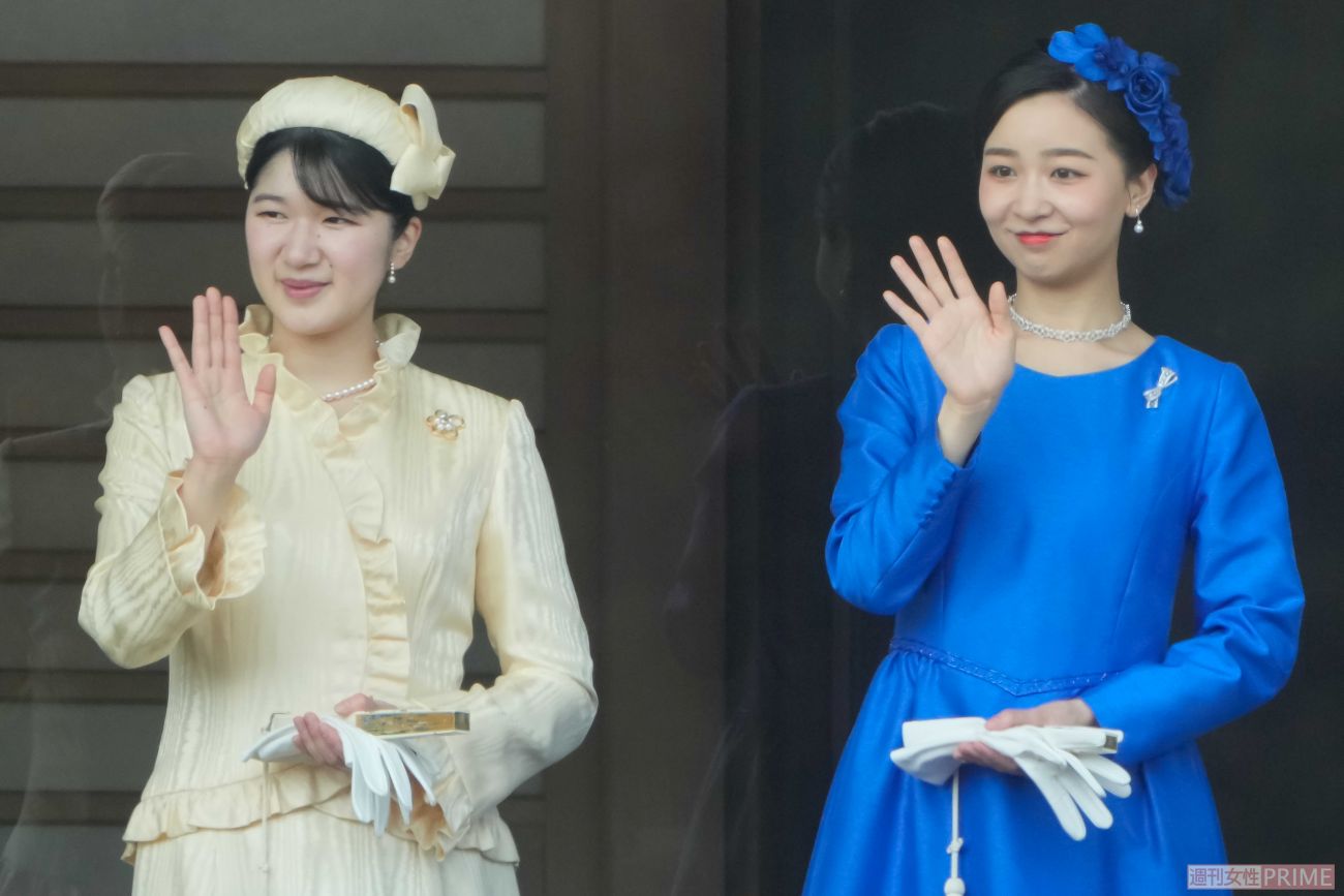 パステルカラーの愛子さまとビビッドな佳子さま