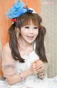 インタビュー取材に答える恵中瞳