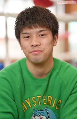 インタビューに答える田中選手