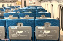 東海道新幹線自由席で混雑時に“無料枠”の幼児「1席利用」投稿が賛否、JR東海の見解と「思いやる気持ちを持って」のお願い