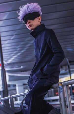 YouTuberのみっき〜、『呪術廻戦』の人気キャラクターである五条悟のコスプレを披露（本人インスタグラムより）