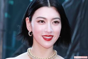 三吉彩花「決意の証です」背中一面の“大胆タトゥー姿”公開も「宇宙宇宙