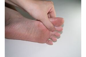3分で視界スッキリ「毒出し足もみ」で老眼・緑内障を防ぐ！プロが