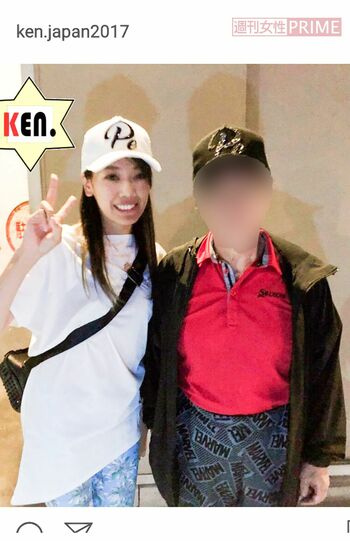 山口健さん、沙姫さんがデザイン、製作したキャップを被る芸能人（SNSより）