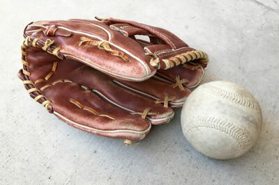 女子の競技は盛んだが、男子ではマイナーなイメージの強いソフトボール（写真はイメージです）