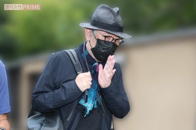 《KinKi Kidsが紅白出場》『硝子の少年』の作詞家・松本隆がひた隠す28歳年下「超絶美人」書道家との3度目…