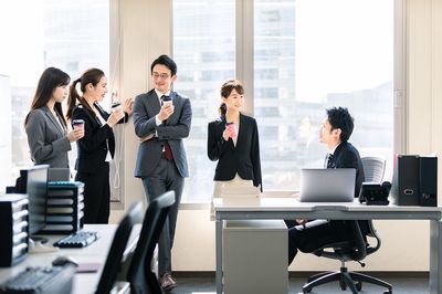 あなただったらなんて言う? 女性200人が答えたとっさの“褒め言葉”