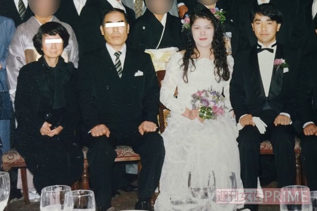'90年ごろの佳代さんと敏勝さん（右端）の結婚式での写真。左のふたりは佳代さんのご両親で、父の国光さんはご存命