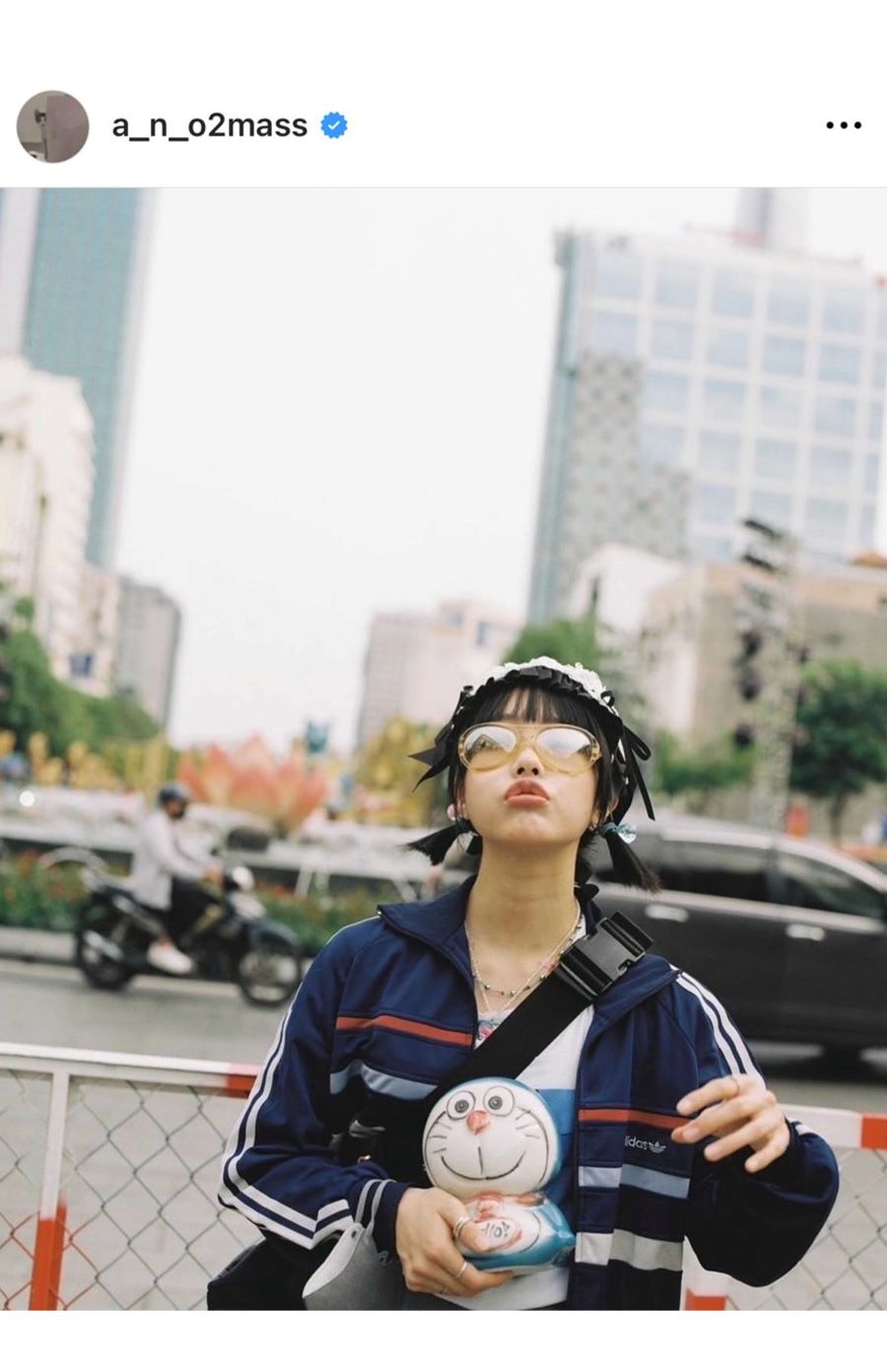 あのちゃん×青アディダス（本人インスグラムより）