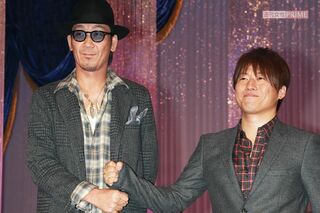 コブクロ、黒田俊介（左）と小渕健太郎