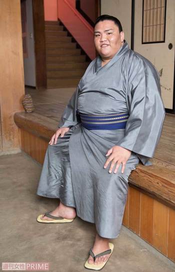 週刊女性PRIMEのみのアザーカットの御嶽海 撮影/渡邊智裕（2017年）