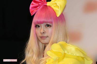 きゃりーぱみゅぱみゅ、益若つばさとのツーショット披露にネット騒然　共通点は“元カレ” SEKAI NO OWARI…