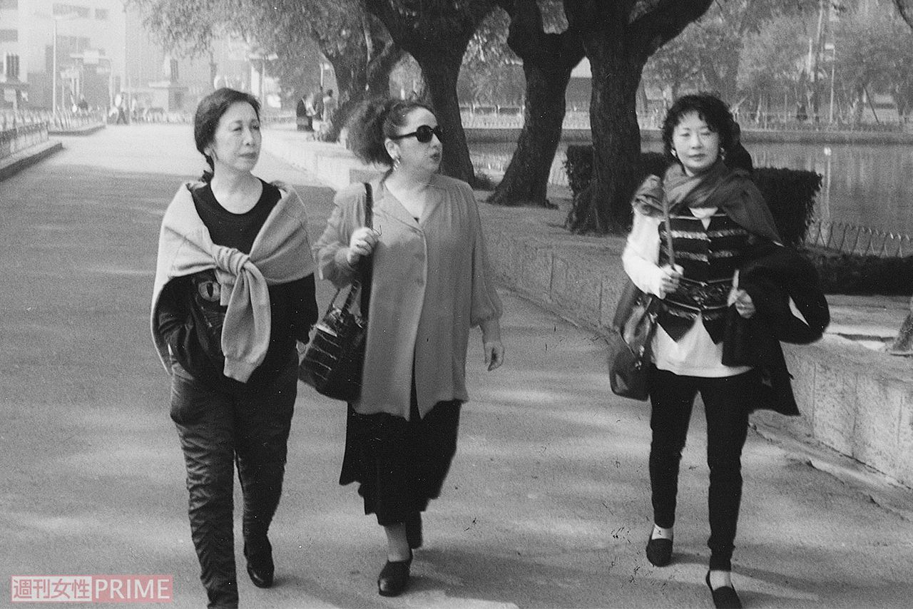 岸田今日子さん、吉行和子さんと旅行中のひとコマ