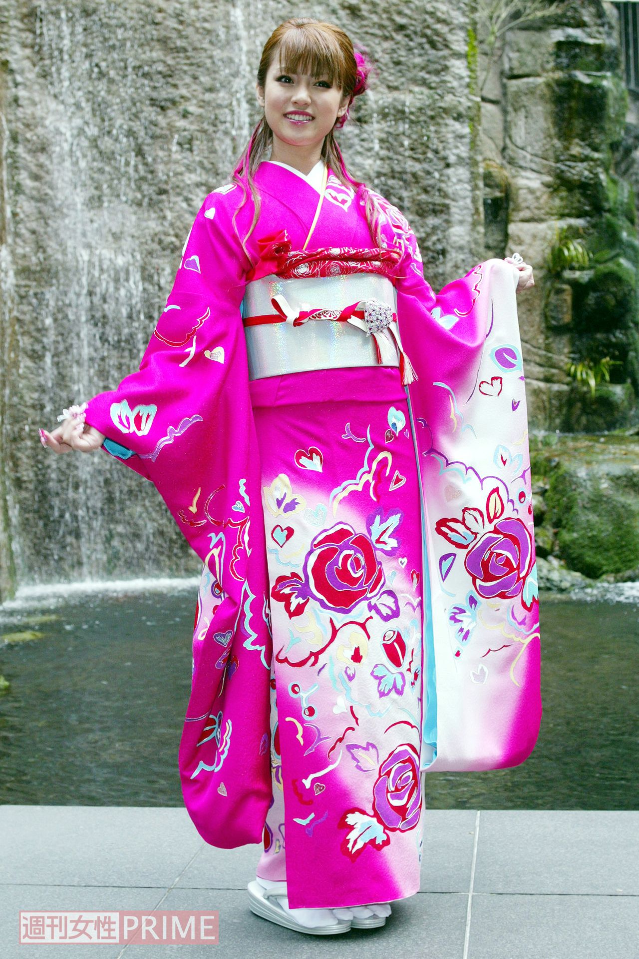 成人式で振袖を着る深田恭子（'03年1月）