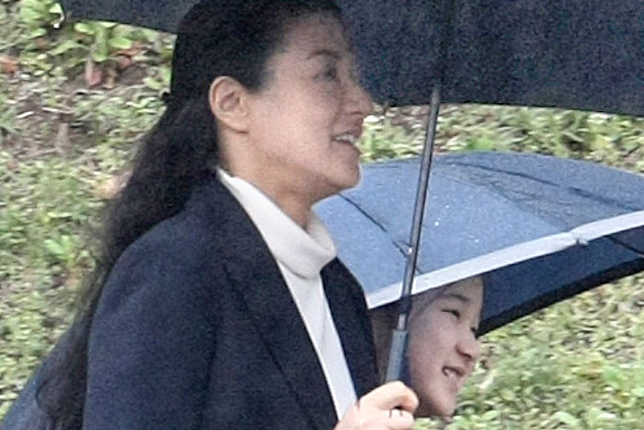 初等科時代には、20か月近く雅子さまの学校へのお付き添いが続いた（'11年4月）