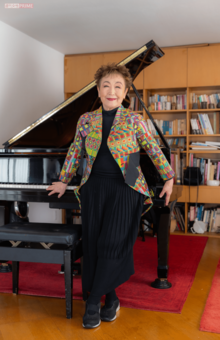 80歳を超えて、ますます活動的に。この日も取材の後、福岡でのコンサートのために東京を飛びたった　撮影／佐藤靖彦