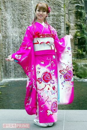 成人式で振袖を着る深田恭子（'03年1月）