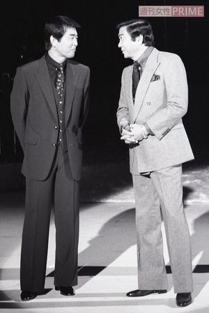 デビュー20周年記念特番で敬愛する石原プロ社長の石原裕次郎さんと。裕次郎さんを慕って事務所に入り、社長亡き後は後継者として事務所を支えた　撮影／本誌写真班