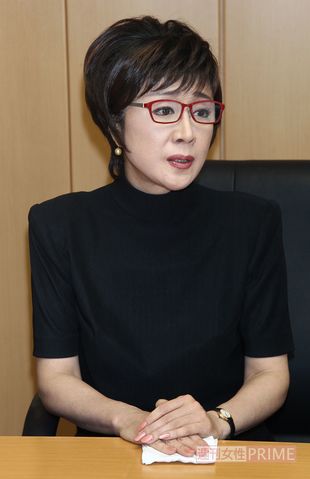 結婚会見ではのろけっ放しの小林だったが、事務所社長との“お家騒動”釈明会見では夫の関与をきっぱりと否定した