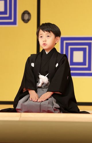 『市川海老蔵改め十三代目市川團十郎白猿襲名披露　八代目市川新之助初舞台』記者会見（'19年1月）　パパに負けないくらいに、堂々と舞台上で挨拶をする勸玄くん。3月には7歳となり、さらにお兄さんに　撮影／本誌写真班